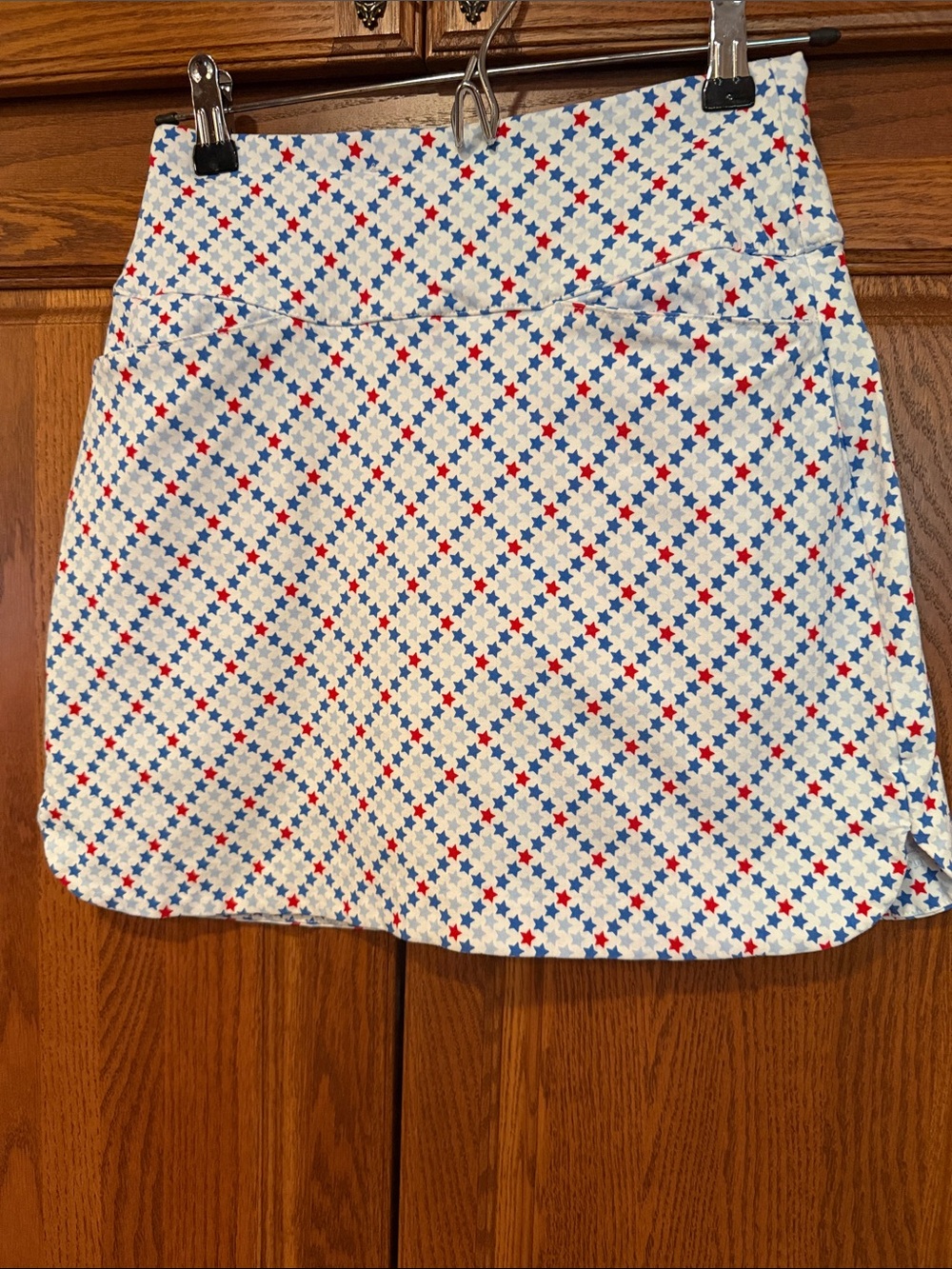 Lady Hagen White Mini Skort with Red and Blue Star Pattern * like new condition